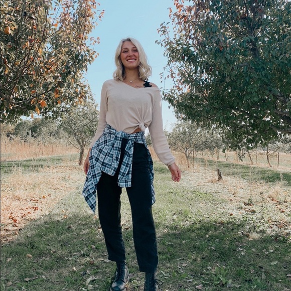 Meet Your Posher - Picture 2 of 5